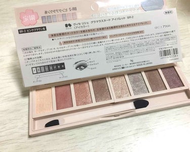 大好きなヴィセから出た限定パレット❤❤
一目惚れで衝動買いしちゃいました☺️💕💕

思ってたよりコンパクトでほっそりしてます。
あと鏡のクオリティが何気に高い。（笑）
アイシャドウがしっとりしてて粉飛び