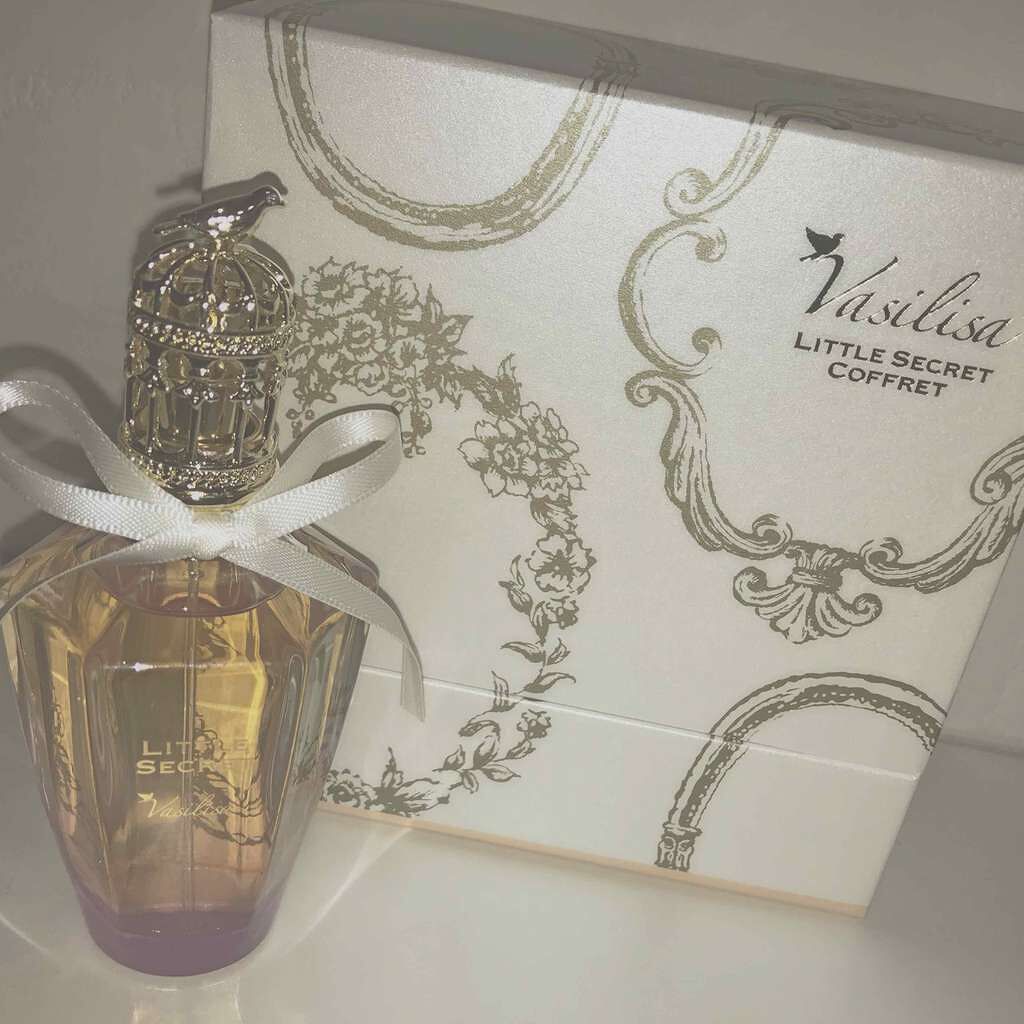 y u i on LIPS 「#フレグランス(#香水)のご紹介です🌙#ローラが#プロデュース..」(1枚目)