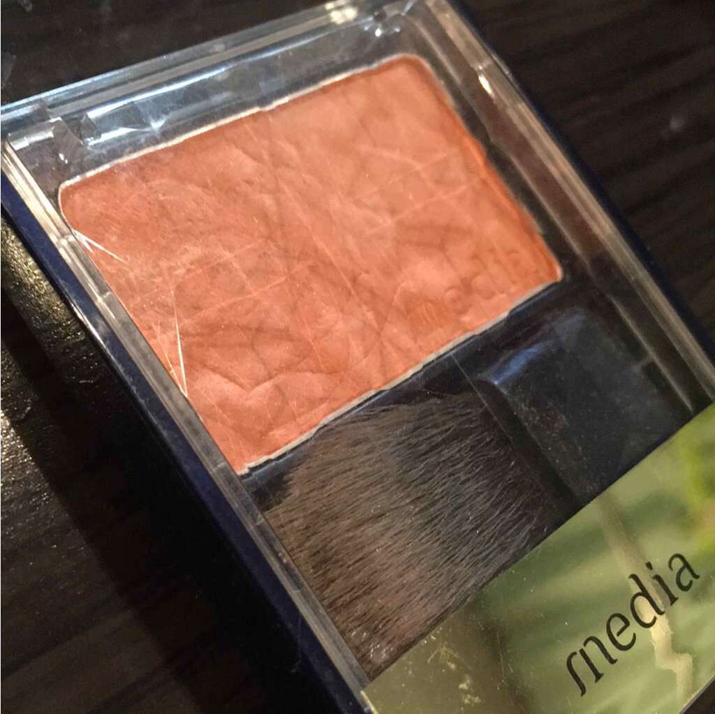 ブライトアップチークN/media/パウダーチークを使ったクチコミ(1枚目)