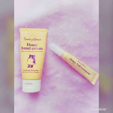 ♡カントリー＆ストリーム ナチュラルハンドクリーム・Hony Nail treatment♡

こちらは昨年誕生日プレゼント🎁で頂いたものです。

まず、パッケージが可愛いです!!
ほのぼのするクマさん