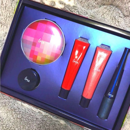 IPSA クリスマスローズコレクションのクチコミ「ようやく予約していたイプサのクリスマスコフレを受け取れました〜😊✨✨✨
どれも可愛いし実用性.....」(1枚目)