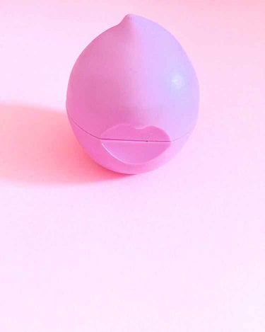💜#ChuLip #チューリップ #リップ #紫 #プチプラ
これはチューリップという商品です！
色は全くつきません。
唇のガサガサ感は潤います！
でも、この紫色は結構匂いがキツいです…
凄い流行ったリ