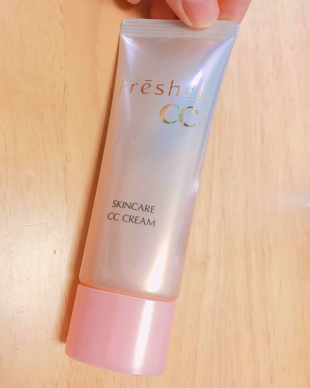 Kanebo フレッシェル
スキンケアccクリーム🎀

こちらはわたしがいつも化粧下地やすっぴんメイク、ちょっと外出しなきゃいけないけど肌に負担をかけたくない…というときに使っているものです

カバー力はもともと化粧下地なのであまりありま