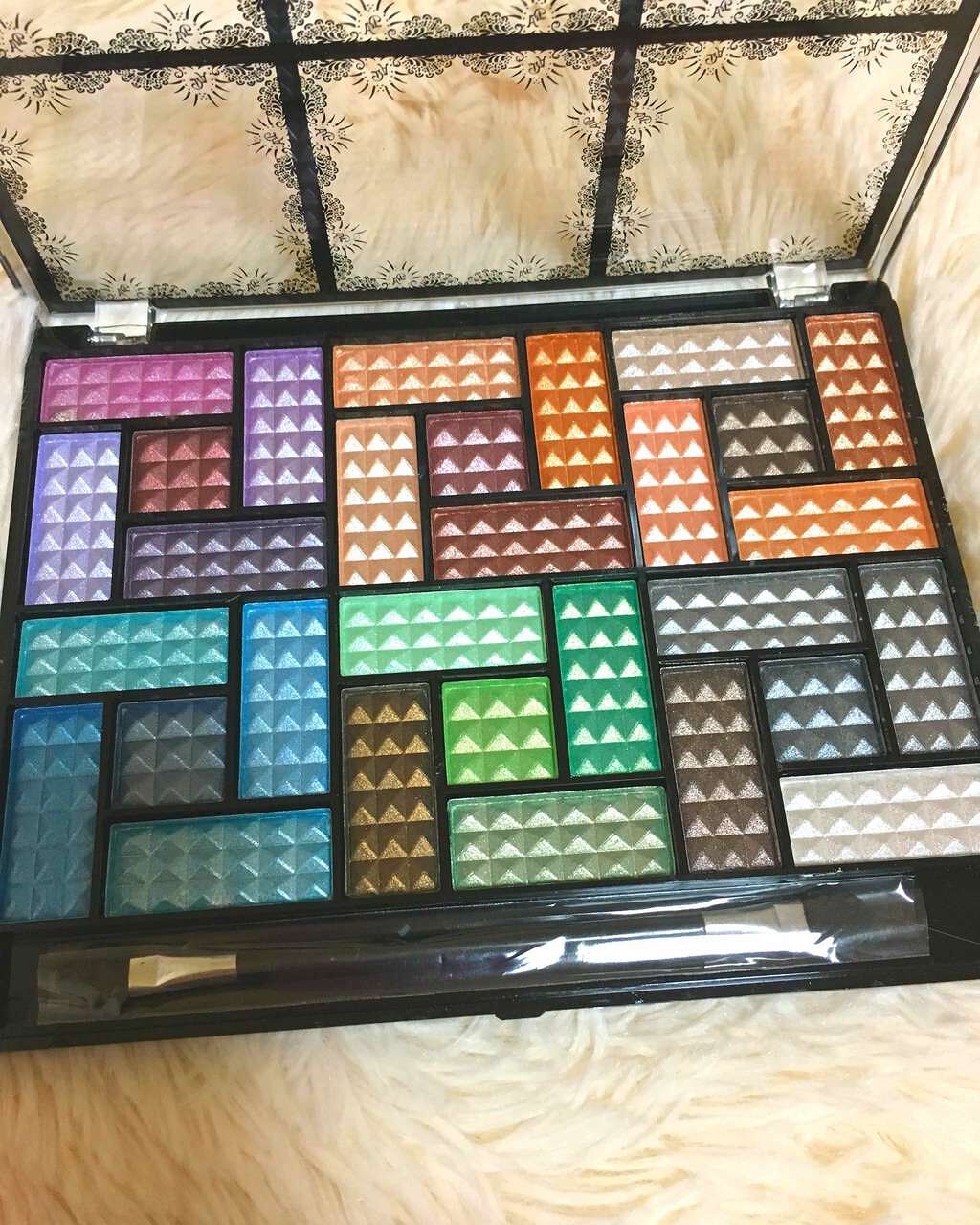 30COLORSEYESHADOWPALETTE/Dolly Angel/アイシャドウパレットを使ったクチコミ(2枚目)