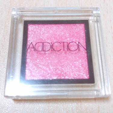 ADDICTION#99 

・発色◎
・可愛いピンクだけどどきつくない
・細かいラメ入り
・バリエーションたくさん

他のブラウンシャドウと一緒に使ってます🎵