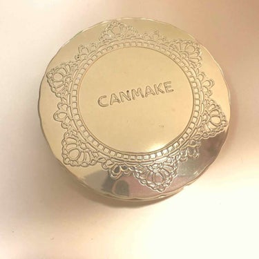 □マシュマロフィニッシュパウダー / CANMAKE
（MO）

〇とにかくフワフワサラサラに仕上がります！

〇マット肌に仕上げたい時にとても重宝しています。

〇肌に馴染んで、とても好みの肌に仕上が