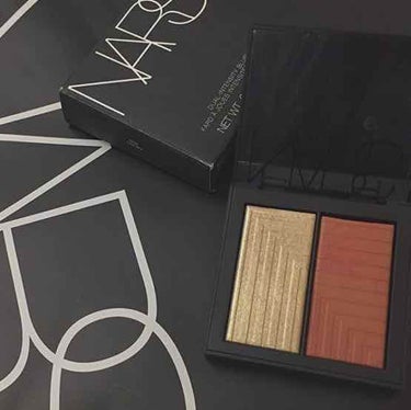 《NARS》デュアルインテンシティーブラッシュ5505

NARSのツヤ感が本当に好みで大好きです💕

これ１つでチーク、ハイライトと使えるので
持ち運びも便利でお気に入りのコスメです！

NARSはブ