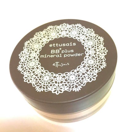 ettusais BB+プラスミネラルパウダーのクチコミ「BBクリームの上から、ふわっと重ねています。
ついたかついてないかわからないくらい軽いつけ心.....」(1枚目)