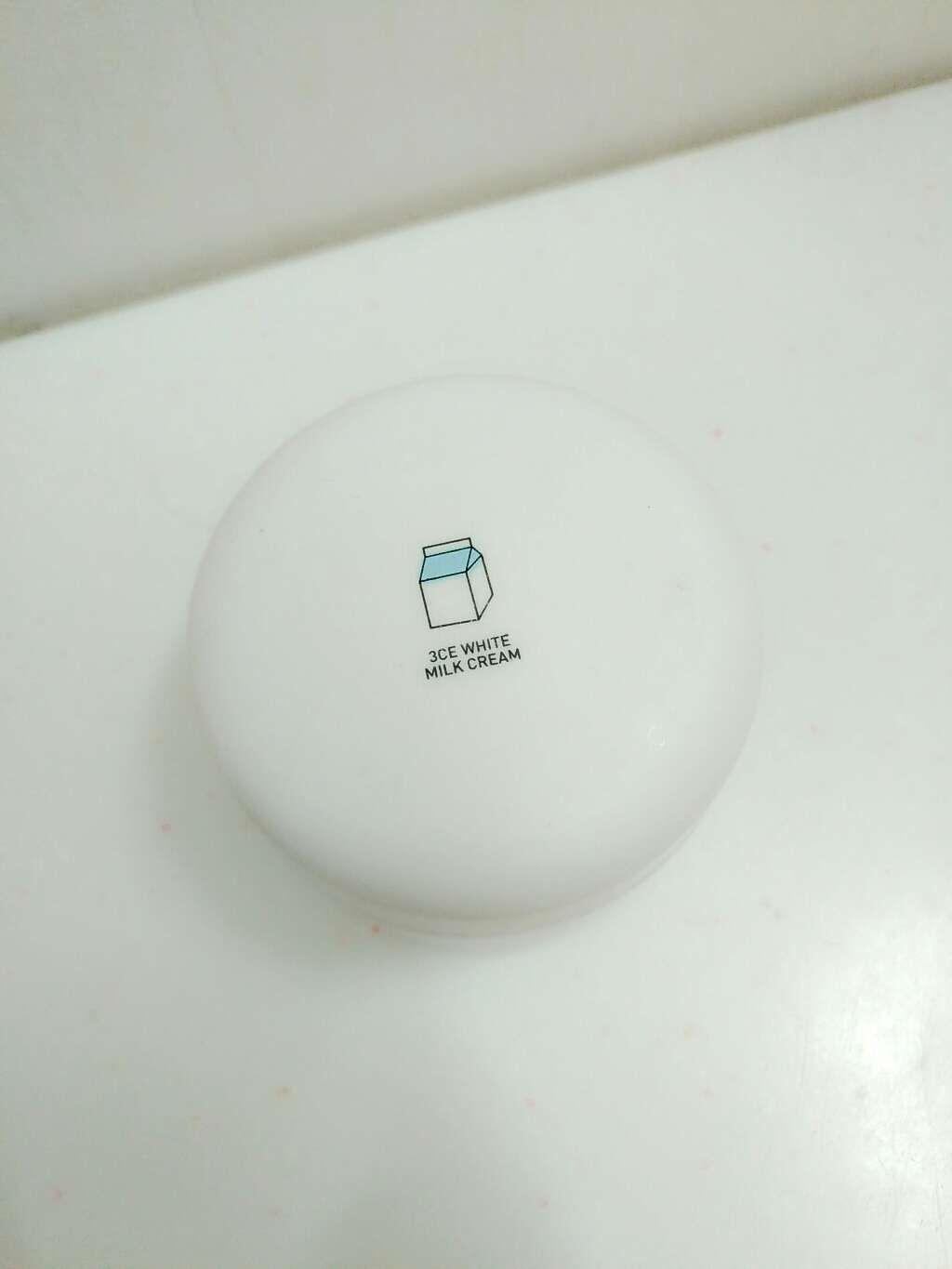 WHITE MILK CREAM/3CE/フェイスクリームを使ったクチコミ(1枚目)