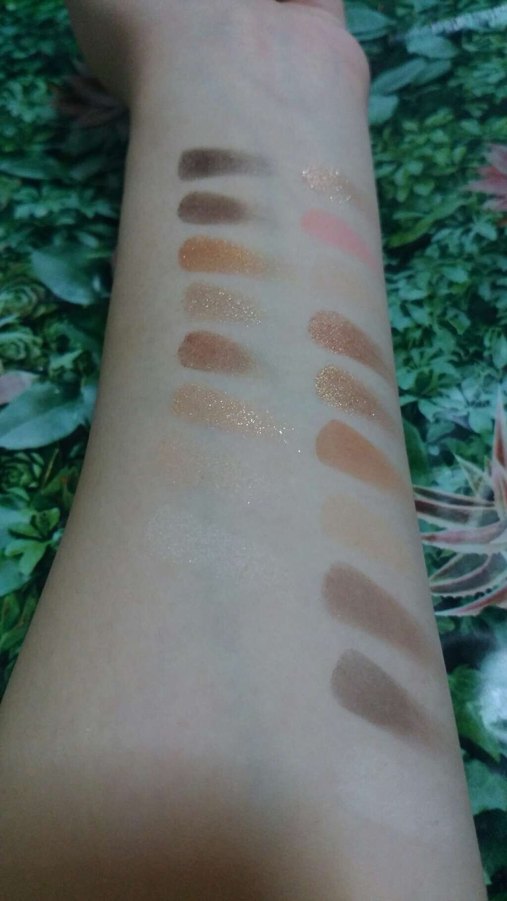 グラマラスヌード アイパレット (クリスマスコフレ 2017)/Visée/メイクアップキットを使ったクチコミ(2枚目)