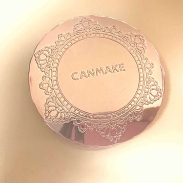 □トランスペアレントフィニッシュパウダー / CANMAKE
（PP）

〇私の場合、顔全体にこの商品を塗ってしまうと白くなりすぎてしまうので、部分的にのせたり、チークを馴染ませたりする時に使っています