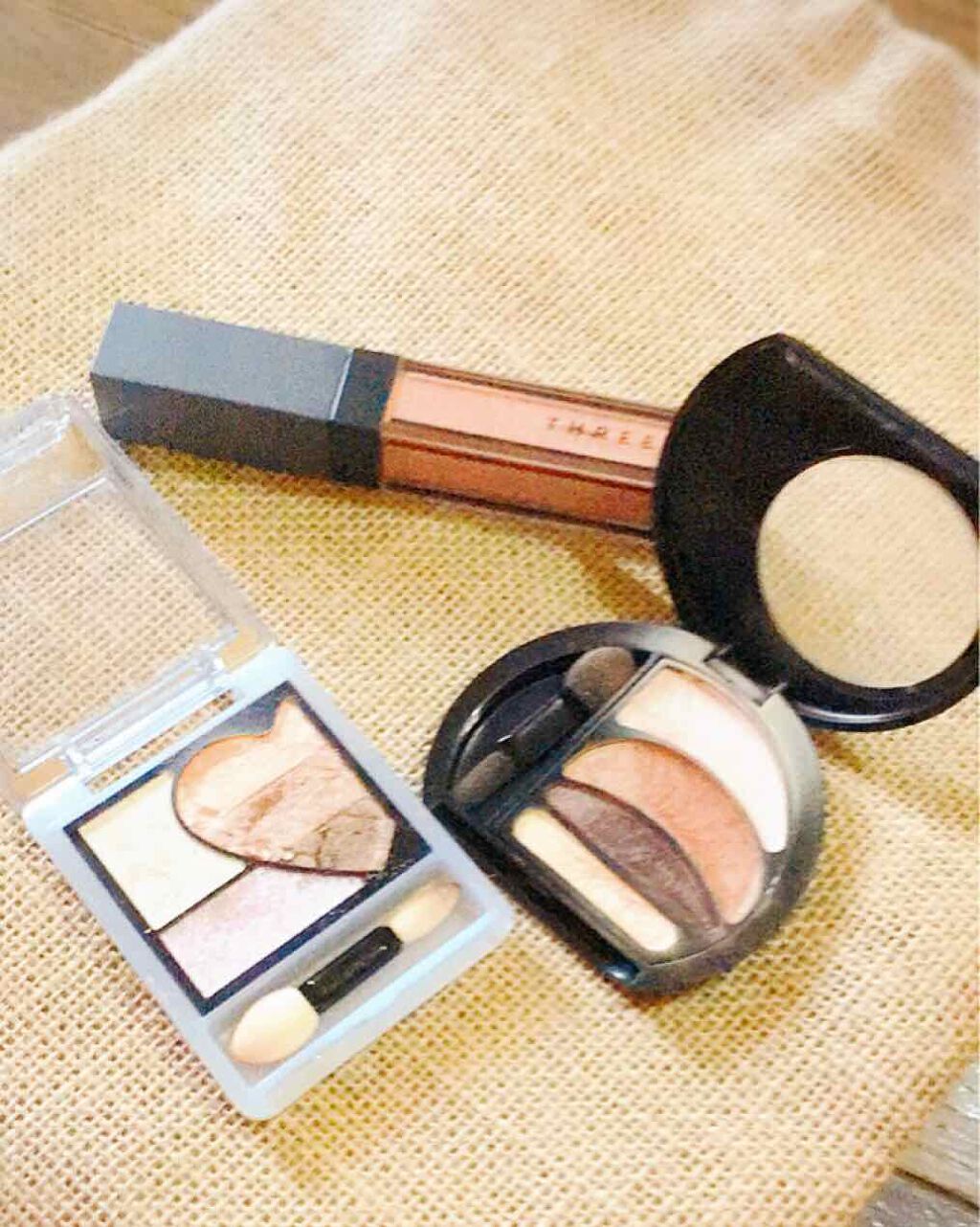 ウイスパーグロスフォーアイ/THREE/リキッドアイシャドウを使ったクチコミ(1枚目)