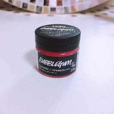 

*§*―――――*§*―――――*§*

LUSH リップスクラブ / バブルガムフレーバー

お化粧前に唇を優しくスクラブでマッサージすると、リップカラーやグロスののりと持ちが良くなります。

砂