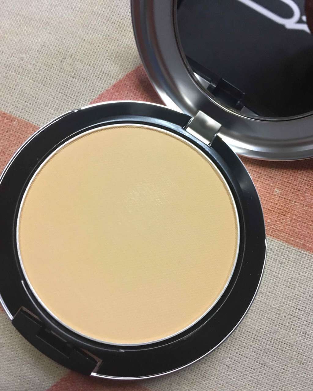 スタジオ パーフェクト SPF 15 ファンデーション/M・A・C/パウダーファンデーションを使ったクチコミ（2枚目）