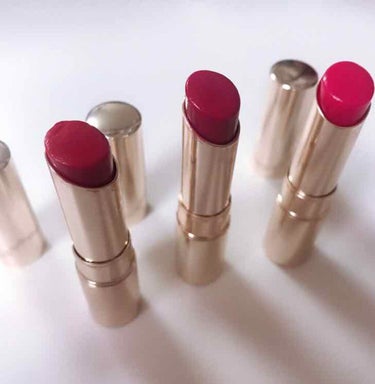 💄 オペラ リップティント

持っている口紅の中でも、かなり落ちにくいリップです。
グロスみたいにスルスルと塗れて、仕上がりはツヤのあるぷるんとした唇に。
私は左から 
💫 01 レッド 💫 06 ピン