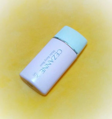 初投稿です！

《セザンヌ　皮脂テカリ防止下地》
化粧下地
容量・本体価格　30ml・600円
SPF28・PA++


《私の使い方》
・きちんと保湿します
・手の甲に500玉弱ほど出します
・指で五