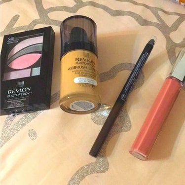 Revlonのラッキーバック🤘✨

6000円相当で2000円！！
というお得感に釣られ購入（笑）
1枚目以外はエフェクトなしです！
暗い部屋でしか取れず手が汚くて不快にさせてしまったらごめんなさい😭😭