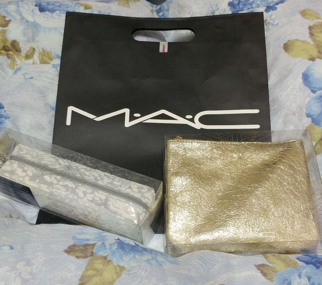 スノーボール アイ バッグ/スモーキー ゴールド 【ホリデーコレクション 2017】/M・A・C/メイクアップキットを使ったクチコミ（1枚目）