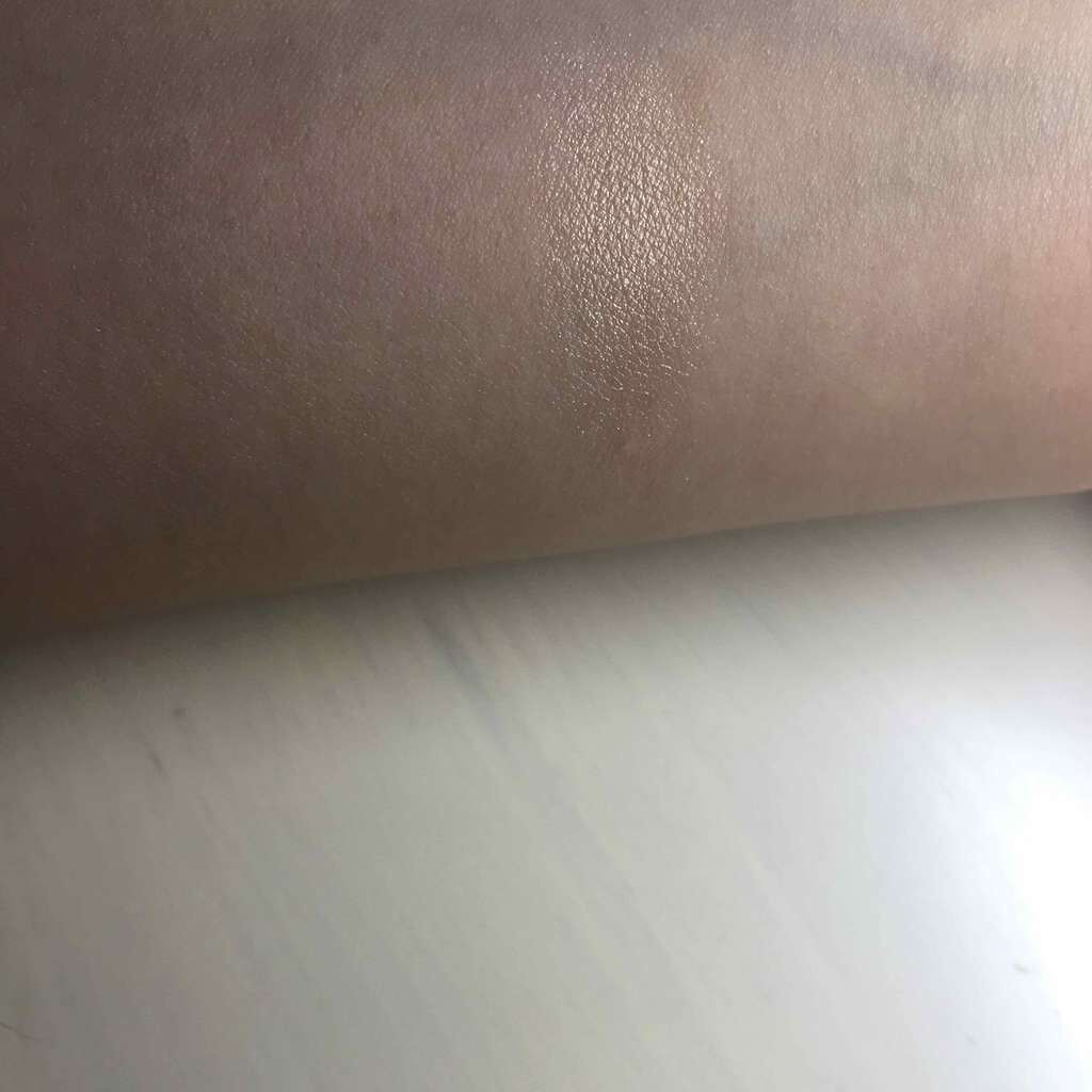 mia on LIPS 「KYLIEコスメです🤩こちらはハイライトやアイシャドウとして使..」(4枚目)