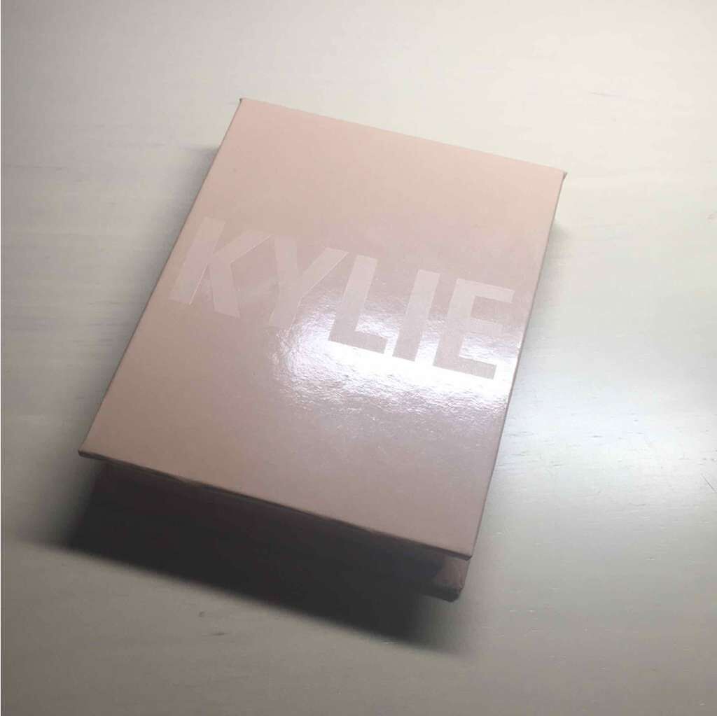 mia on LIPS 「KYLIEコスメです🤩こちらはハイライトやアイシャドウとして使..」(1枚目)