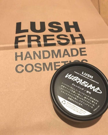 クレンジングがなくなり、LUSHはオーガニックなので肌になるべく負担をかけたくない私からすればちょっと気になっていたので購入。

成分はアーモンドオイル、ローズウォーター、ハチミツ、ミツロウ、、、など
