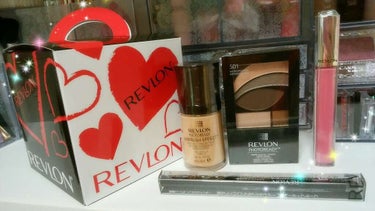 フォトレディ プライマー プラス シャドウ/REVLON/パウダーアイシャドウを使ったクチコミ（1枚目）