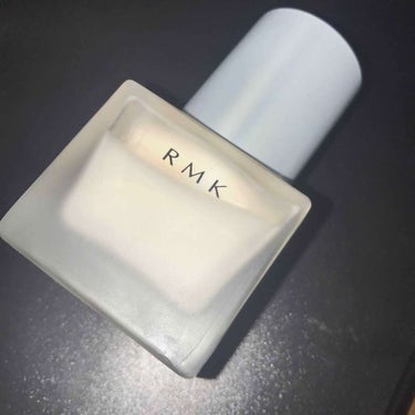 《RMK》メイクアップベース

みずみずしい軽いテクスチャーで
スキンケアのような感覚でつけます！

私は頰と鼻の毛穴が気になるんですが
⚠️これを塗ると毛穴が目立たなくなります！
本当に感動しました。