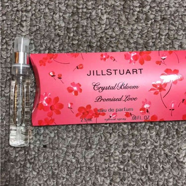 JILL STUART クリスタルブルーム プロミスドラブ オードパルファンのクチコミ「12月に新発売されるジルスチュアートの香水です
12/1までジルスチュアートで3240円(税込.....」（1枚目）