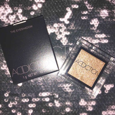 ADDICTION の THE EYESHADOW 💘

色味は67番のPrivateBeach！

ラメ感がとっても綺麗で単色でも他のアイシャドウと重ねても使える1個持っているだけで様々な使い方が出来