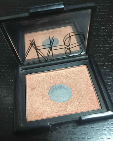 NARS ブラッシュ 4029

オレンジっぽい物を探していて、

このコーラルにゴールドラメが入っている物を選びました

ゴールドラメが入っているので肌に馴染んでツヤ感もよく、発色も良いです💫

ナチ