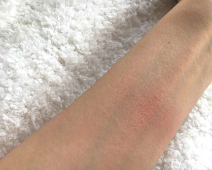 Mちゃん on LIPS 「外出先で化粧直しがしたい…でも大きなポーチを持ち歩くのはちょっ..」(3枚目)