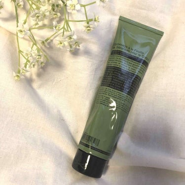 ＊Aesop / Geranium leaf Body Scrub

香り良し、使用感良し！文句なし。
塩じゃないからしみない！
使うとお風呂がゼラニウムの香りになり幸せ🤤
泡だてて使うタイプです。
も