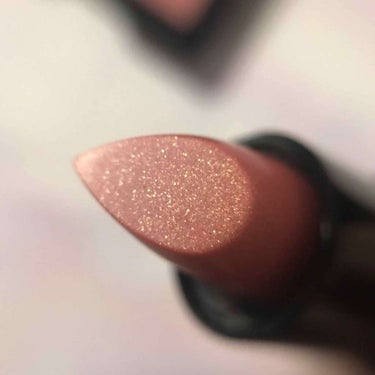 NARS ラブトライアングルのクチコミ「#NARS ラブトライアングル 8456 ORGASM
マンレイコラボのNARSクリスマスコフ.....」（2枚目）