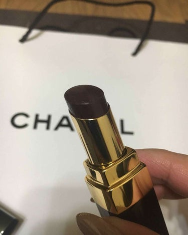 ルージュ ココ シャイン 128 ヌワール モデルヌ/CHANEL/口紅を使ったクチコミ（2枚目）