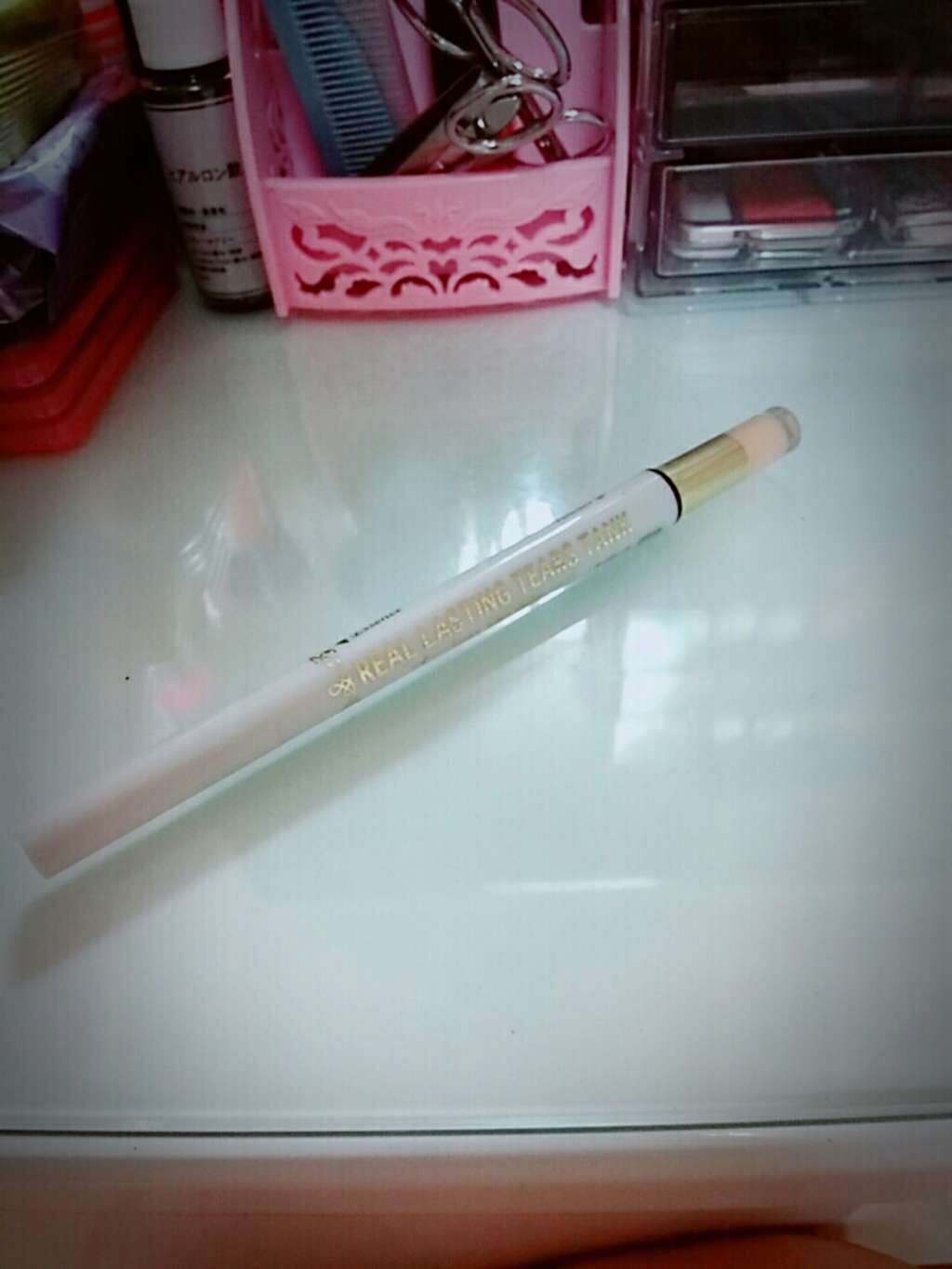 K-パレット リアルラスティング ティアーズタンクのクチコミ「アイカラーと涙袋用美容液が
一本になってるものです🤗

パウダーのほうは
チップになってて
そ.....」（1枚目）