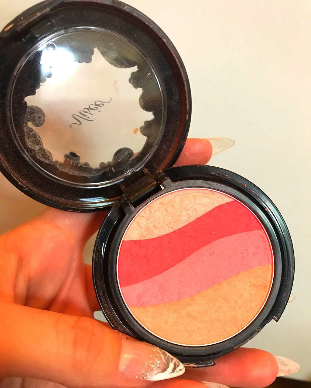 k..♡ on LIPS 「ヴィセのチーク!かなり前に購入したもので写真使用済みで汚くてご..」(2枚目)