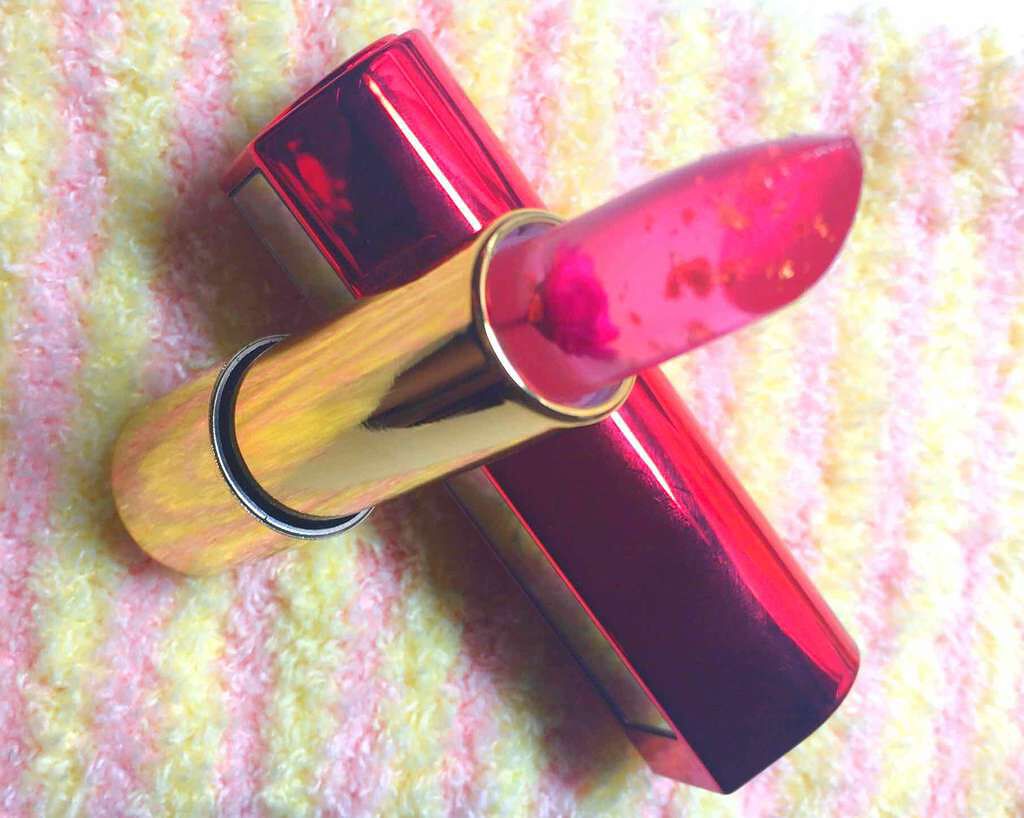 りお on LIPS 「#kailijumei#リップ色はレッドです。唇の温度で色が変..」(1枚目)