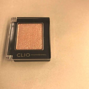 CLIO・プロシングルシャドウ
G10番

ずーーーっと気になっていたCLIOのシャドウ、ついにゲットしました♡
涙袋に入れるとラメ感が本当にかわいいです(*´ー｀*)
ヨレたりも全然しませんでした！
