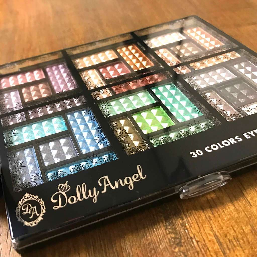30COLORSEYESHADOWPALETTE/Dolly Angel/アイシャドウパレットを使ったクチコミ(1枚目)