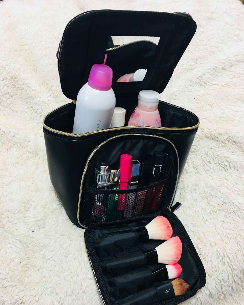 K_M on LIPS 「雑誌の付録です🧚♀️ロベルタの化粧BOX!!とってもゴージャ..」(2枚目)