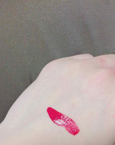 🌹エチュードハウス ディアダーリンオイルティント#1(イチゴ)😍

原宿のETUDE HOUSEで購入しました！

初めてティントに挑戦してみました！

値段💰

864円
(実際に買った時の値段は覚え