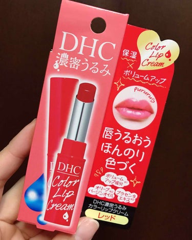 普段DHCの薬用リップクリーム(ピンクの)を使っていて乾燥せずとてもお気に入りなので、同じDHCから色付きのリップクリームが出たということで購入
普段濃い色のリップが多いため赤色にしました！

塗ってみ