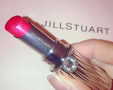 JILLSTUART  
リップブロッサム 50番 💄💓

即完売だったYSLの限定色64番と似てるとうわさだったので購入してみました！

キラキララメがザクザクと入っていてとってもかわいいです💓

色