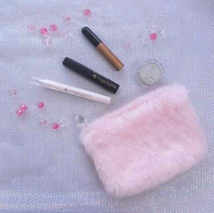 3COINS クリスマス限定コフレのクチコミ「3COINSのクリスマス限定コフレ♡
フェイクファーポーチとコスメのセットです。
価格.....」(2枚目)