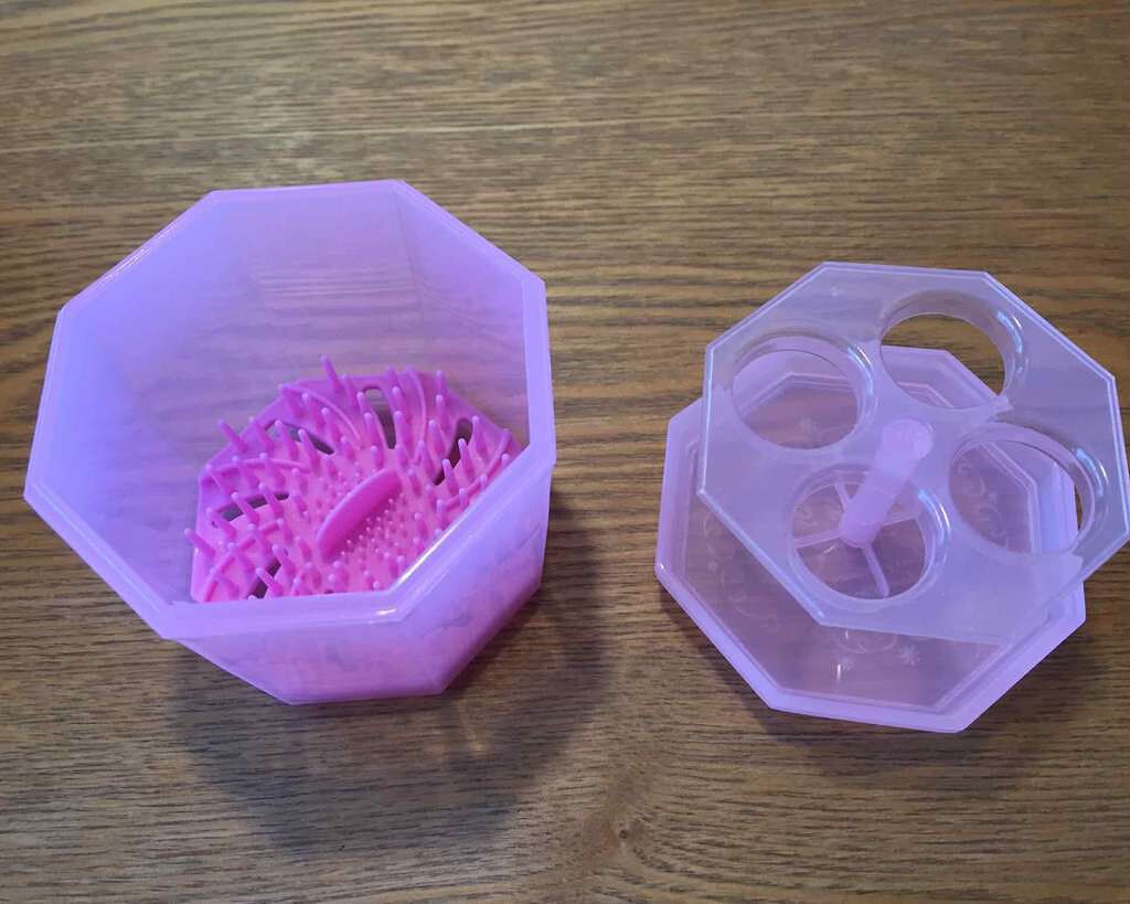 メイクブラシクリーナー/DAISO/その他化粧小物を使ったクチコミ(2枚目)