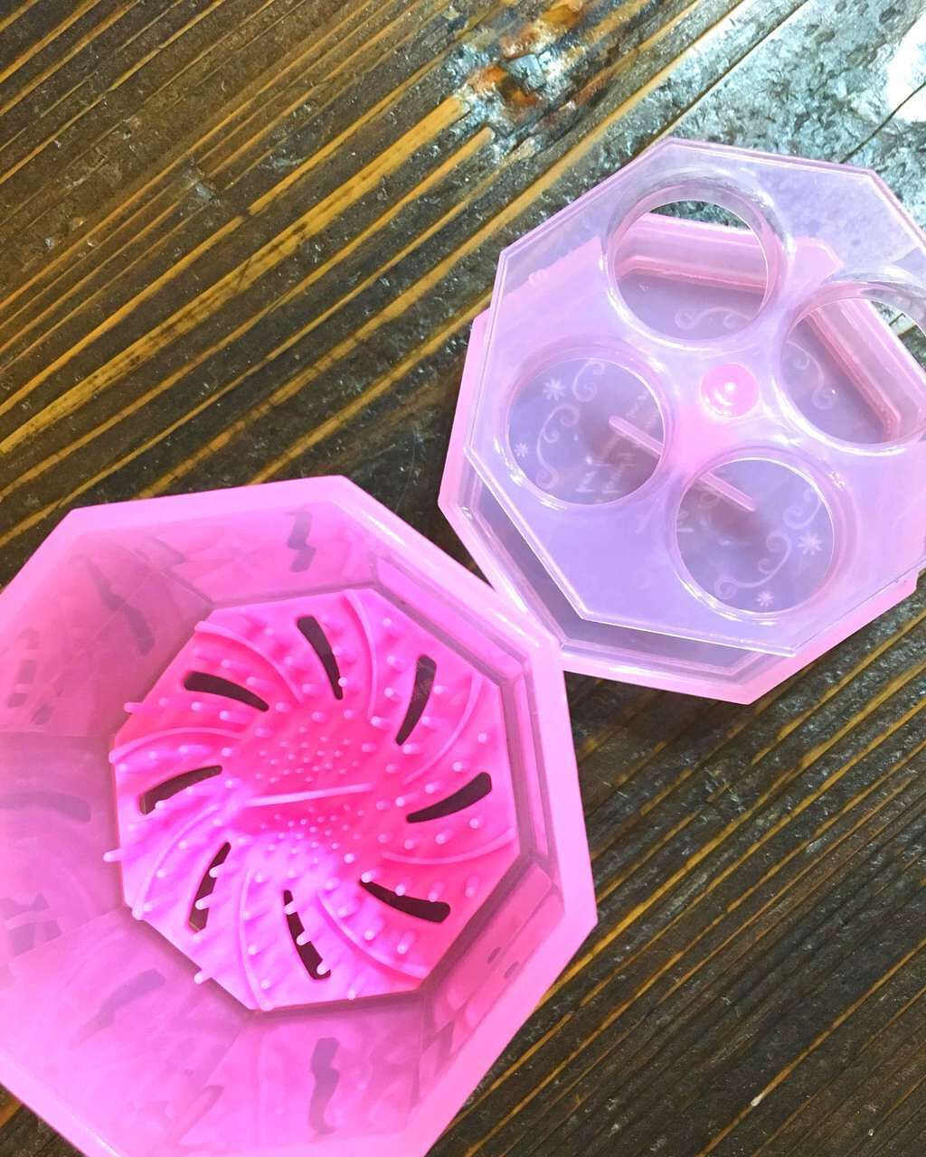 メイクブラシクリーナー/DAISO/その他化粧小物を使ったクチコミ（2枚目）