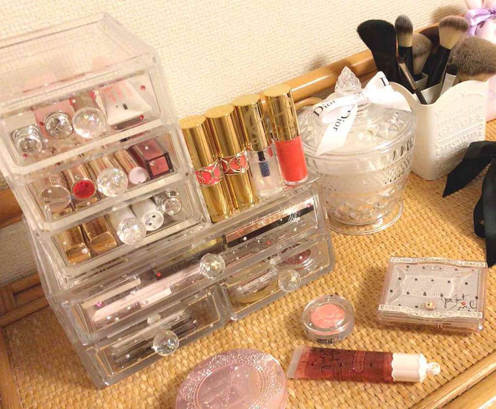 Mei on LIPS 「ニトリでコスメ収納ケース購入♪♪それを、スワロでデコりました😌..」(1枚目)
