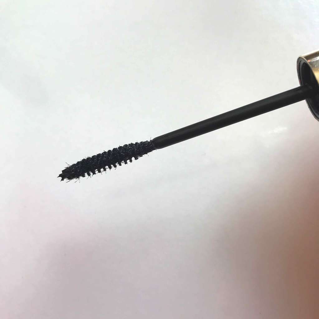 エルシア 美容液マスカラのクチコミ「エルシア美容液マスカラ

美容液マスカラってところに惹かれて購入しました

一重 逆まつげ 猫.....」（2枚目）