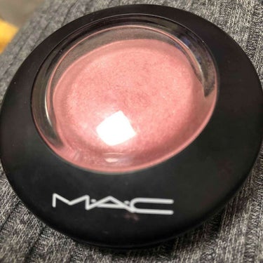 MAC ミネラライズ ブラッシュ デインティ

MACに行って1番売れてます！
と言われて買ってしまった物です💕

薄づきですが少しキラキラしていて可愛いです。

この色は凄く使いやすいです！
今日チー