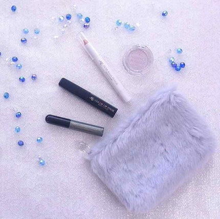 3COINS クリスマス限定コフレのクチコミ「3COINSのクリスマス限定コフレ♡
フェイクファーポーチとコスメのセットです。
価格.....」(3枚目)